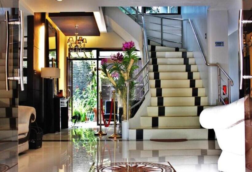 ホテル Peridot Suites