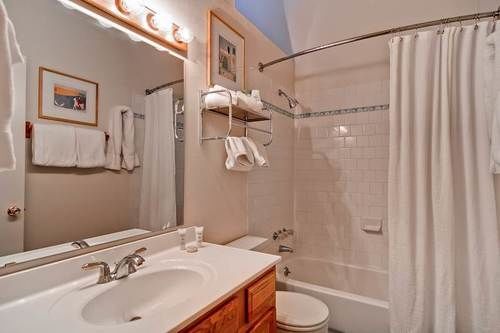 International Village In Warm Springs By Alpine Lodging