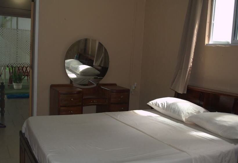 پانسیون Port Lodge