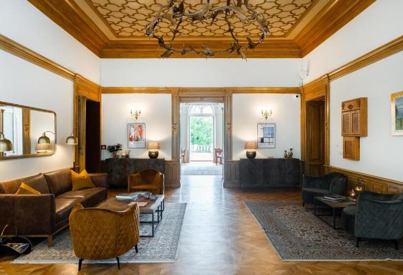 هتل Zámek Dobřenice