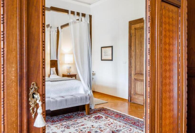 هتل Zámek Dobřenice