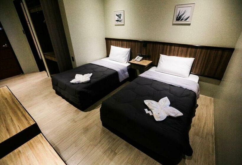 Общежитие Pilar Marina Inn