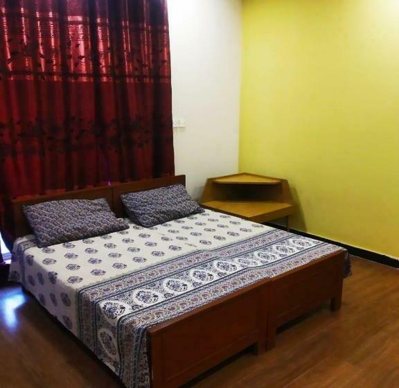 Continental Girls Hostel Ucp