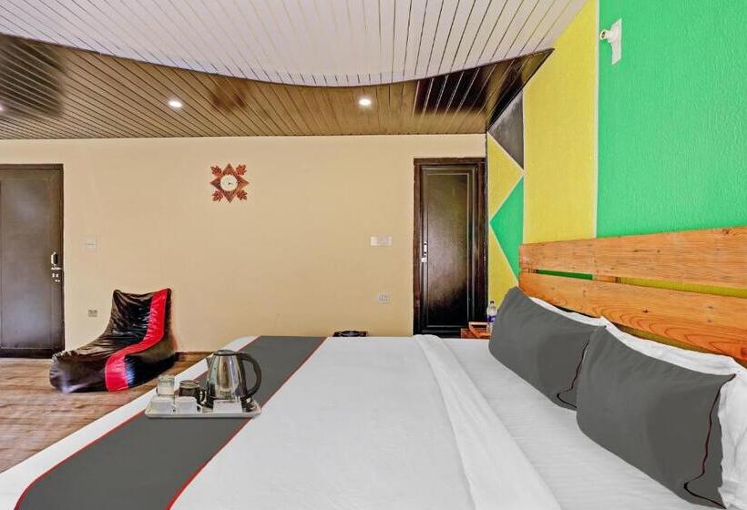 בית מלון כפרי Collection O 88138 Furbish Waterfall Resort