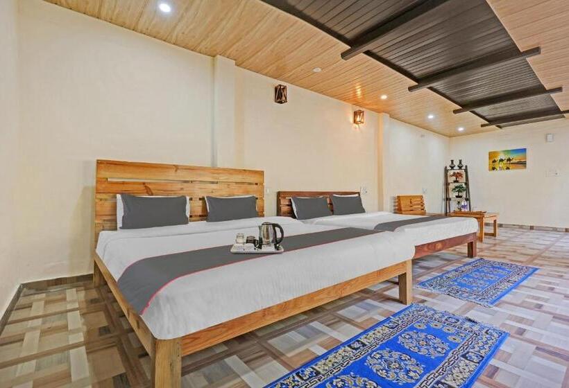 فندق Collection O 88138 Furbish Waterfall Resort