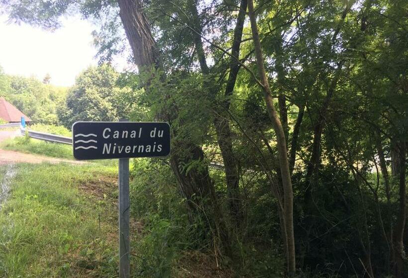 Общежитие Domaine De Surgy