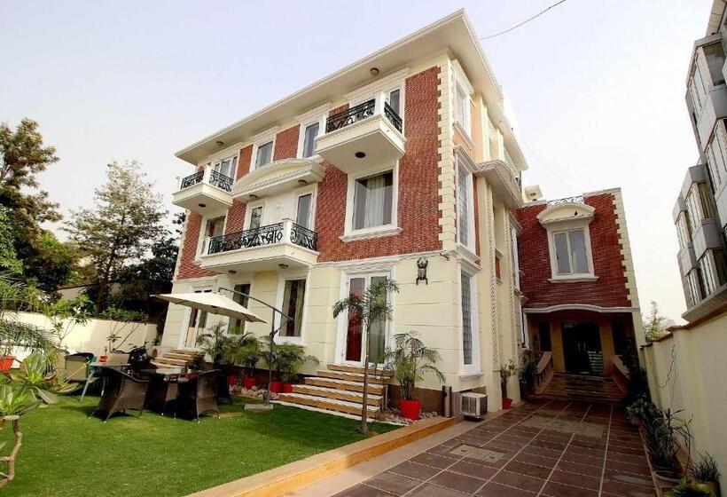 Collection O 8704 Hotel Sakshi