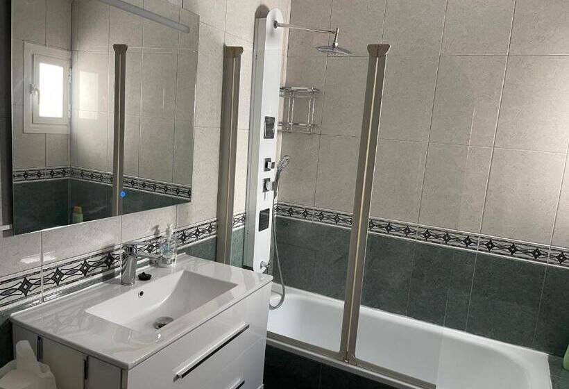 پانسیون Old Town Oliva Guest Apartment
