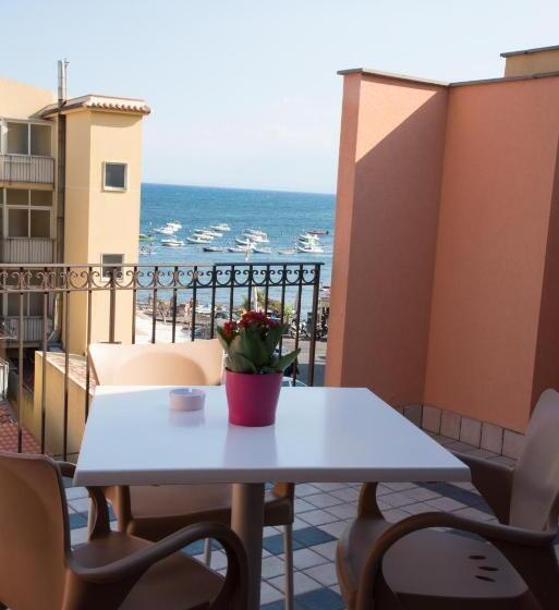 پانسیون Acitrezza B&b