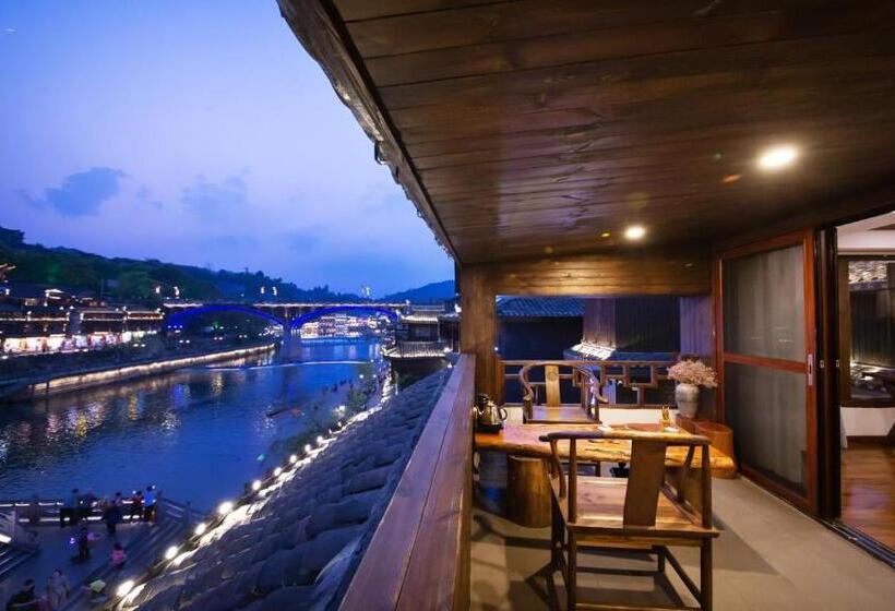 بنسيون Fenghuang Slowly Time Inn