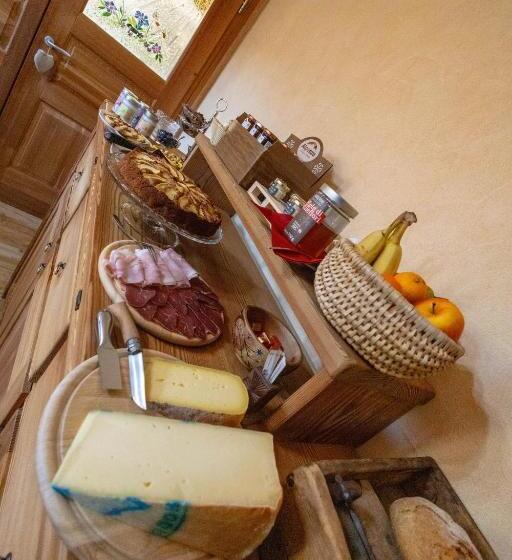 بنسيون Le Coin Des Mélèzes   Nature, Trek & Ski