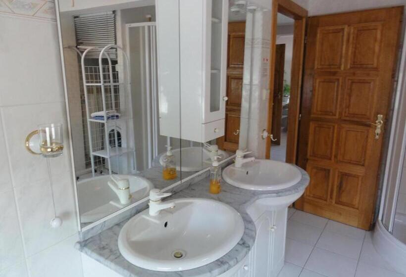 تختخواب و صبحانه Penzion Svojše