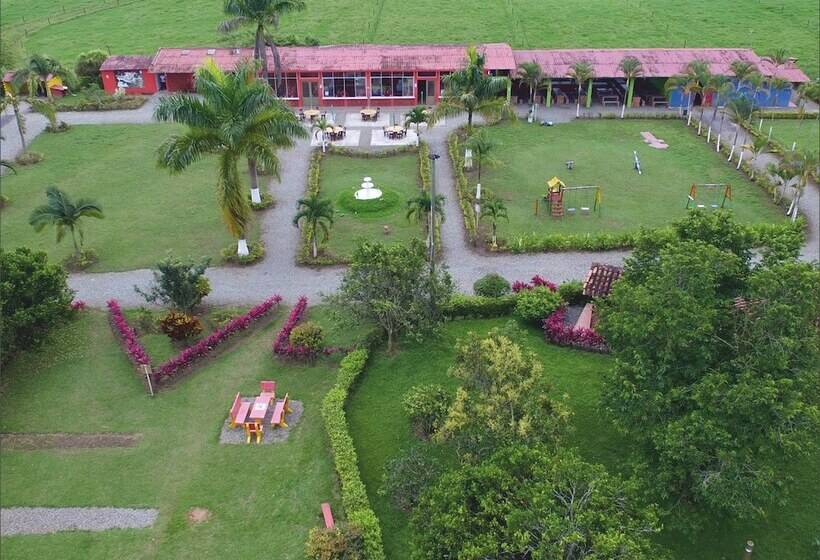 هتل Campestre Tucanes