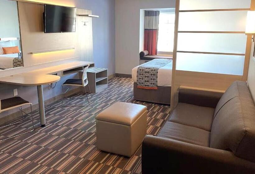 Отель Coratel Inn & Suites By Jasper Rochester