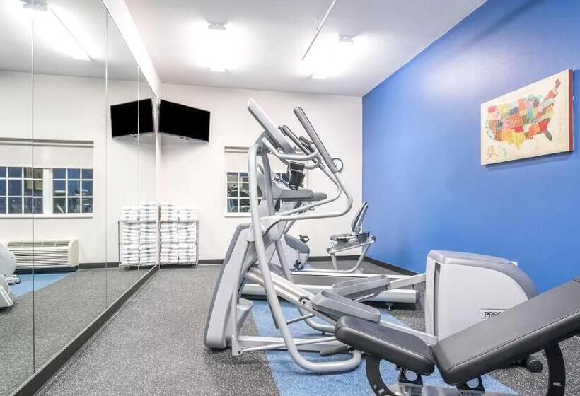 Отель Coratel Inn & Suites By Jasper Rochester