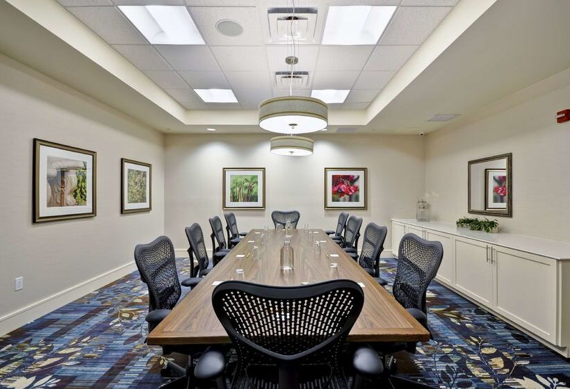 בית מלון כפרי Hilton Garden Inn Detroit Troy