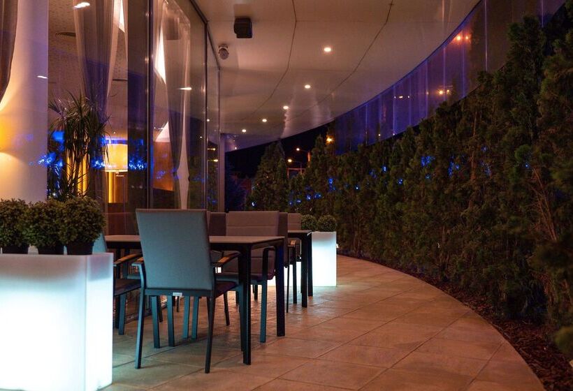هتل Ramada Plaza Craiova