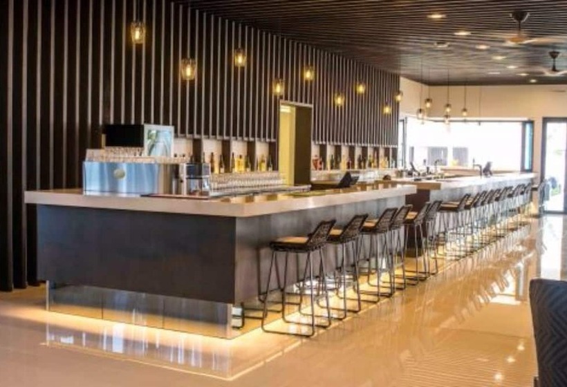ホテル Taumeasina Island Resort