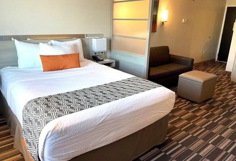 Отель Coratel Inn & Suites By Jasper Rochester