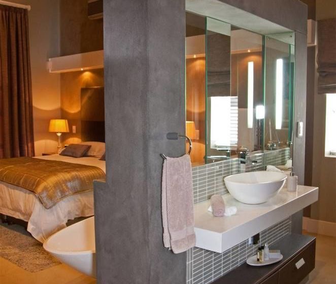 פנסיון 94 On Rodger