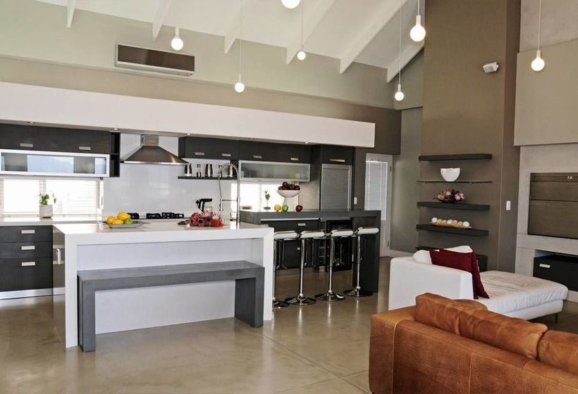 פנסיון 94 On Rodger