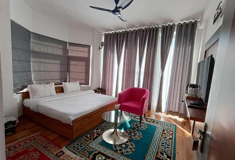 فندق Collection O The Maan Resort
