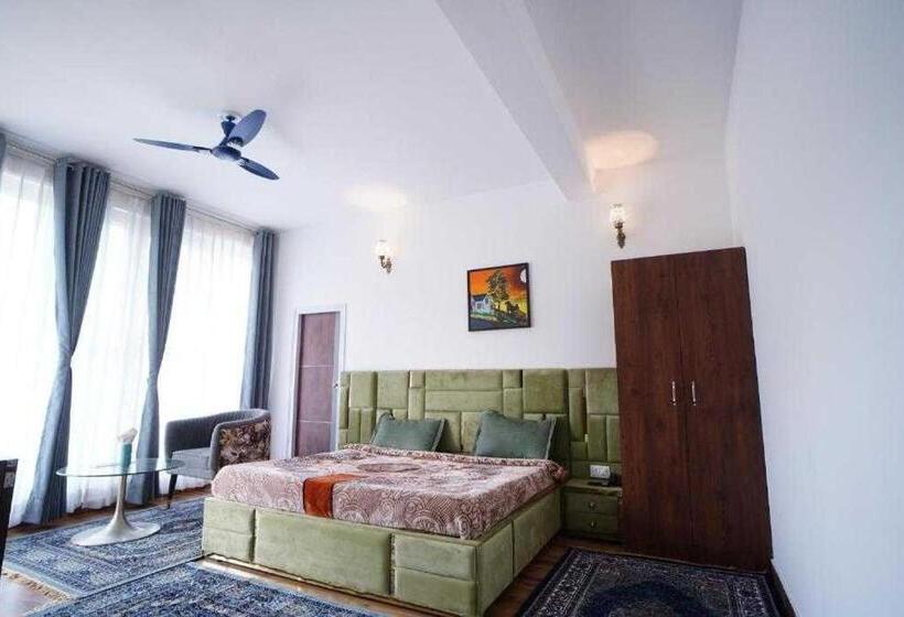 فندق Collection O The Maan Resort