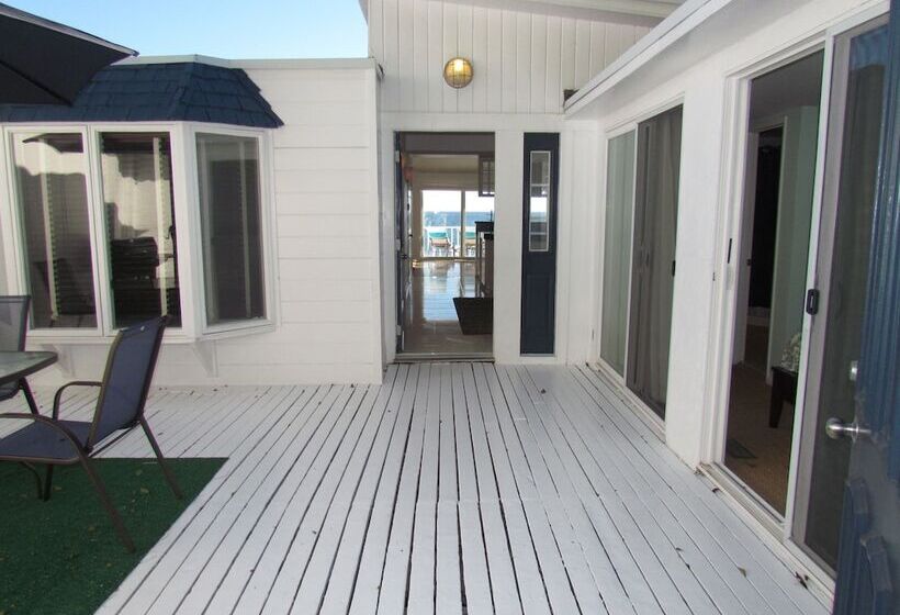 3 Bedroom House On The Beach