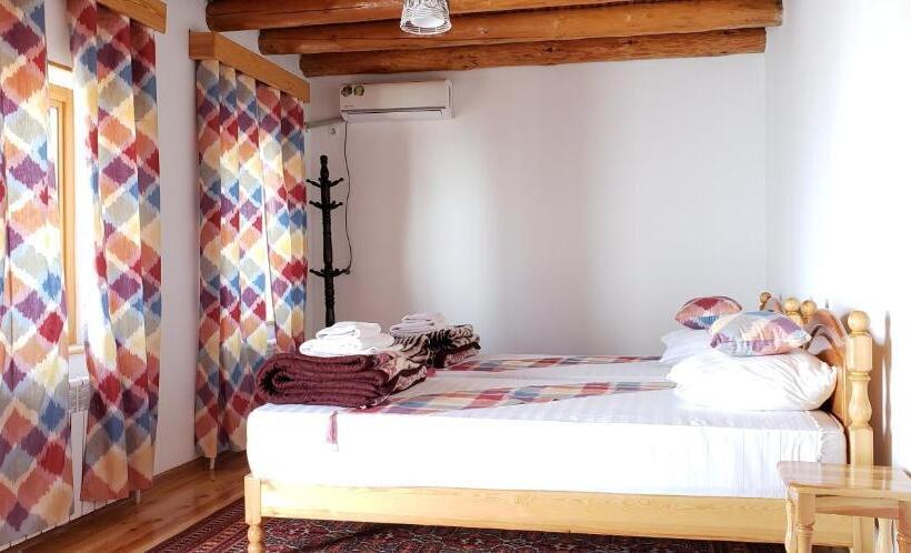 Bed and Breakfast Sarrafon Guest House