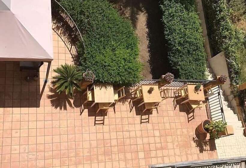 تختخواب و صبحانه Villa Pirandello