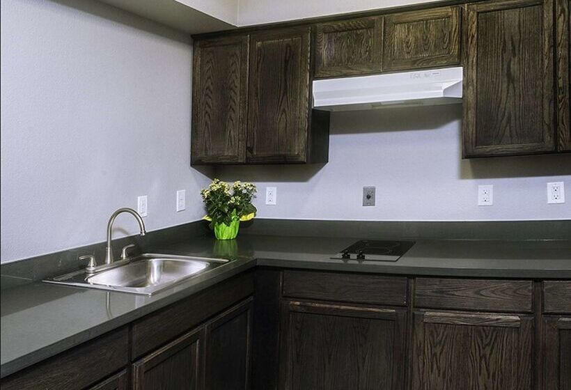 هتل Best Western Plus Lampasas Inn & Suites