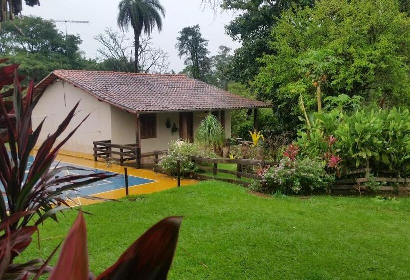 ユースホステル Estância Das Angolas   Inhotim