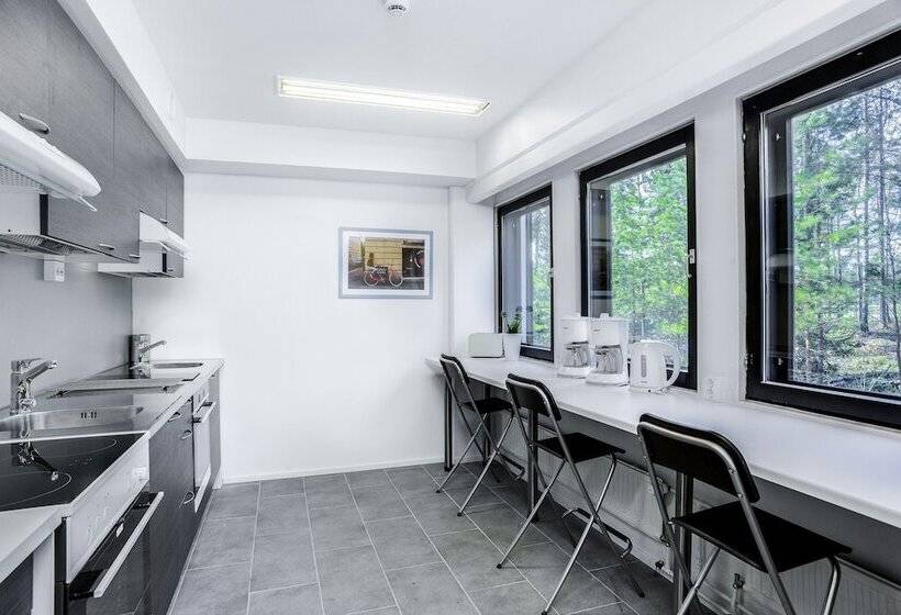 هتل Forenom Hostel Vantaa Aviapolis