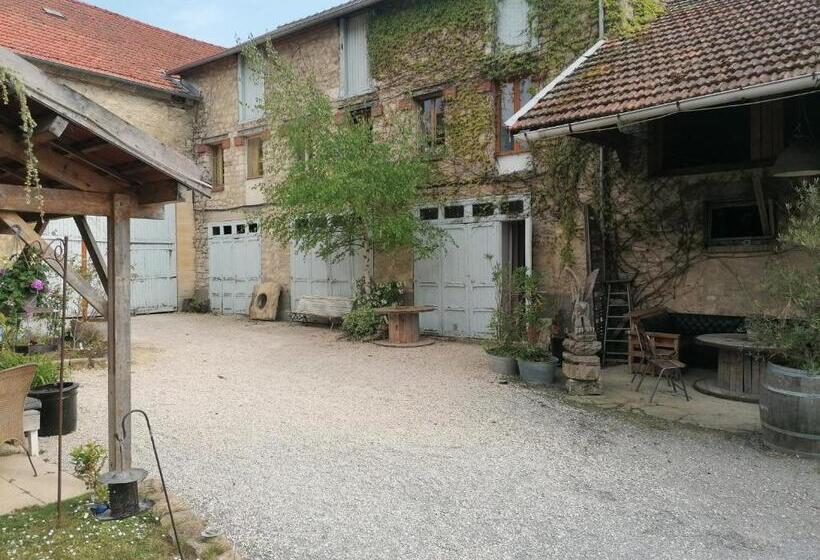 تختخواب و صبحانه La Grange En Champagne