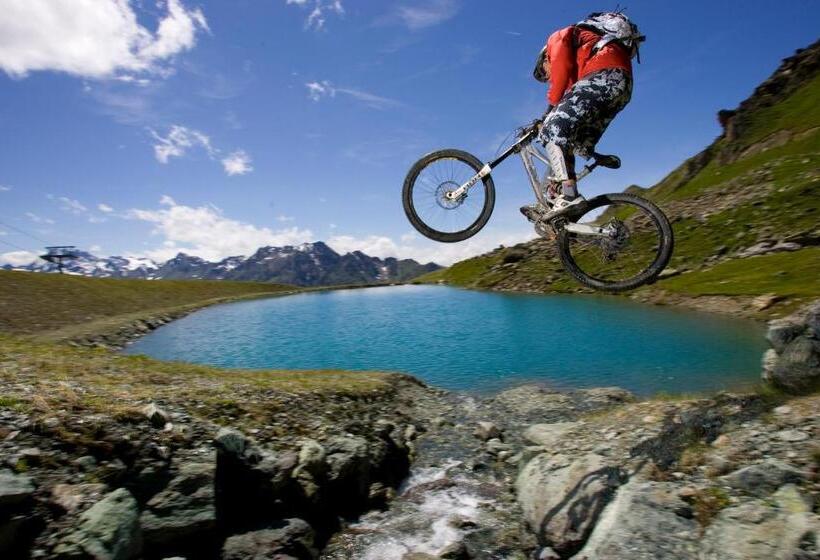 هتل Garni Valülla