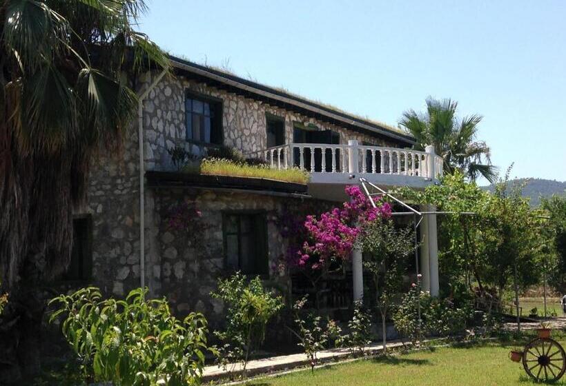 هتل Otantik Tas Ev