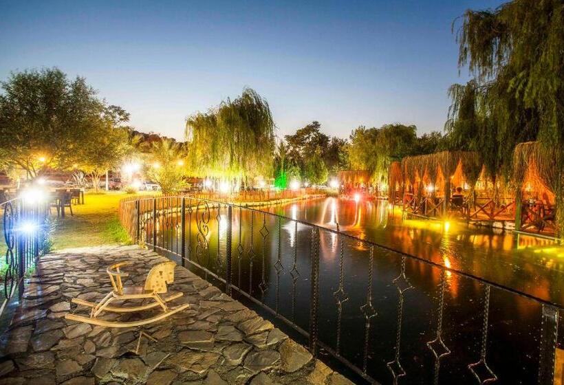 هتل Otantik Tas Ev