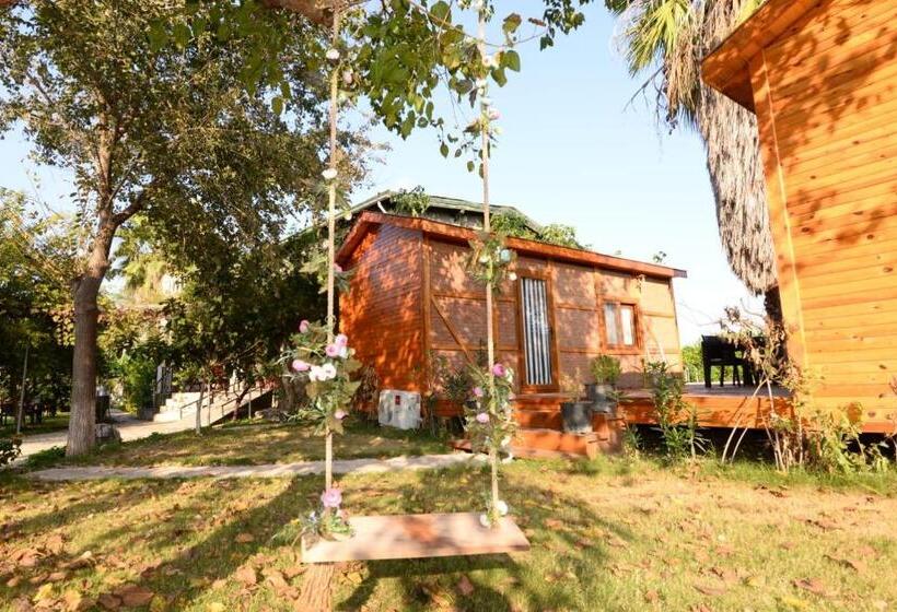 هتل Otantik Tas Ev