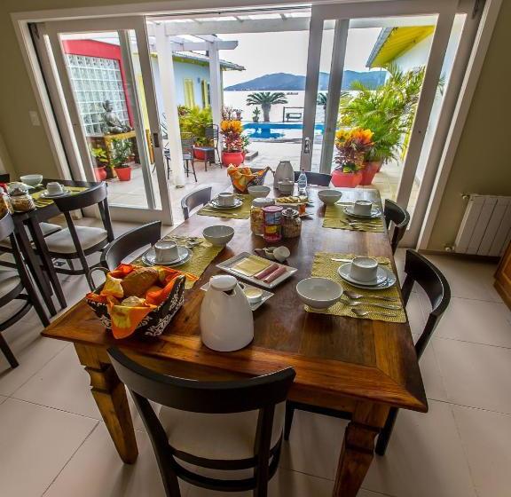 تختخواب و صبحانه Girassóis Da Lagoa  Guesthouse