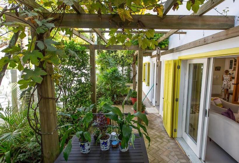 تختخواب و صبحانه Girassóis Da Lagoa  Guesthouse