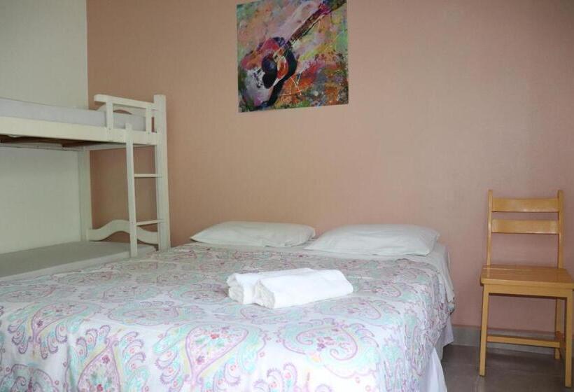 הוסטל Pousada Liras Da Poesia