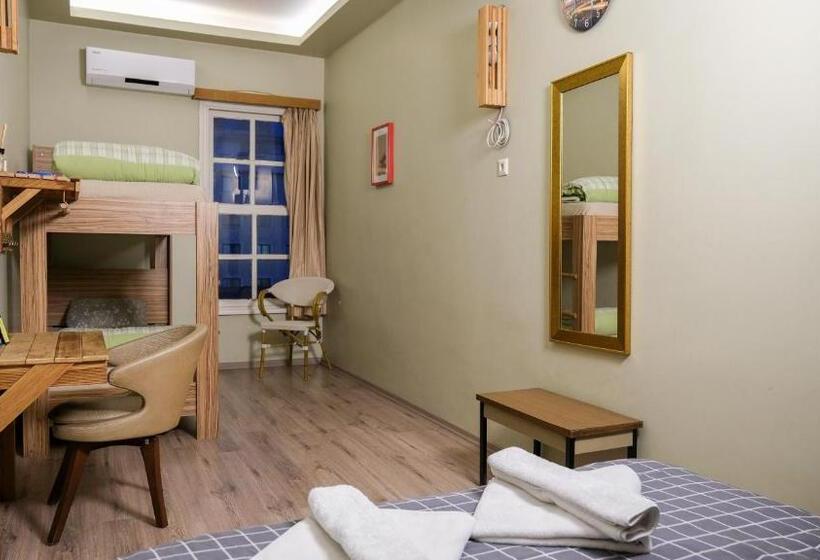 Hotel Second Home Hostel