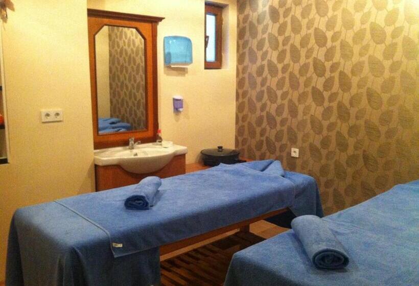 هتل Delphin Apart