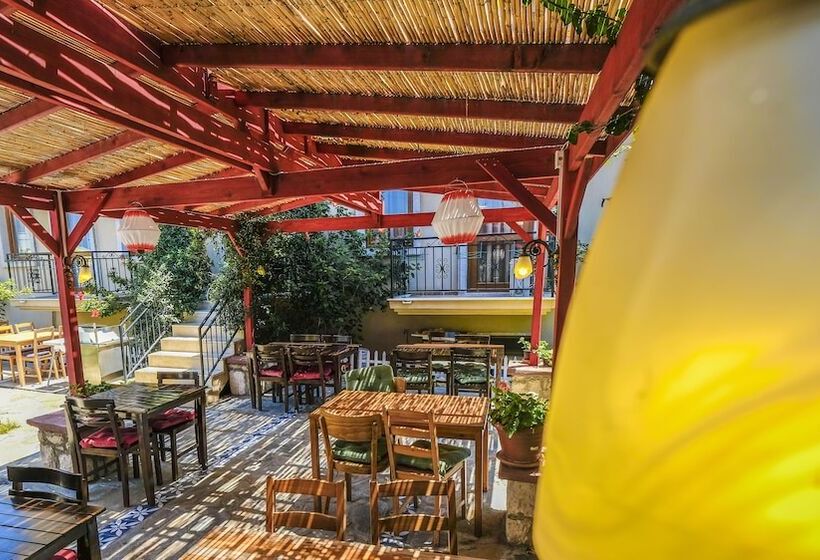 هتل Karaburun Konak