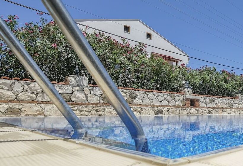 هتل Karaburun Konak