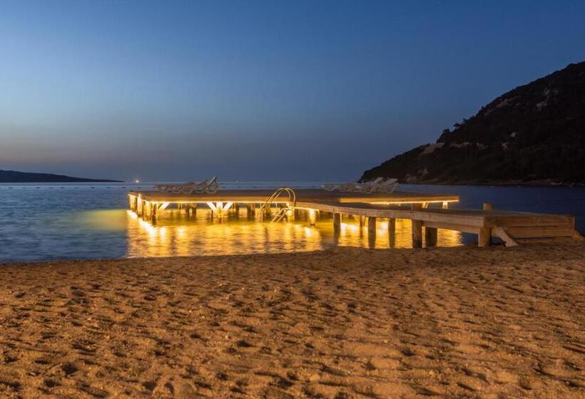 هتل Selvi Beach