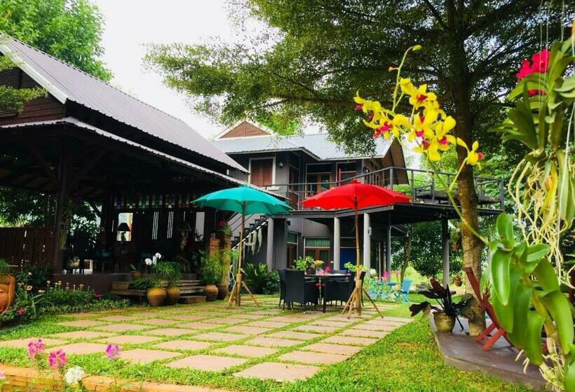 تختخواب و صبحانه Gumbie House