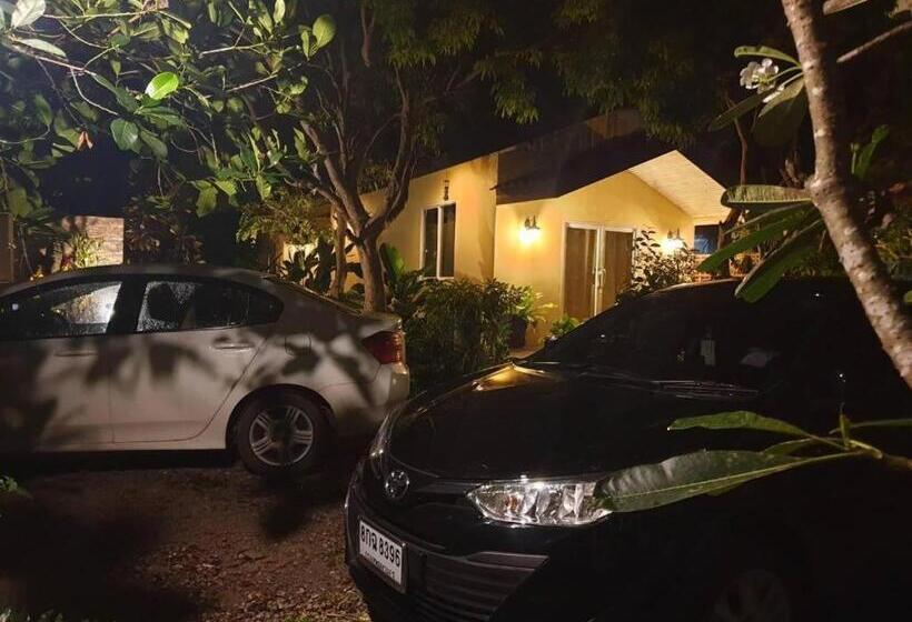 هتل Baan Suan Phidchamika
