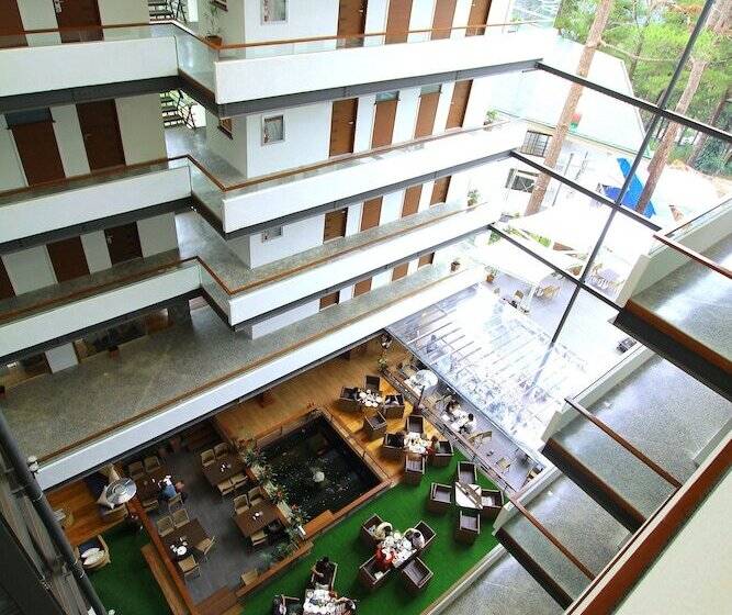 فندق Grand Sierra Pines Baguio