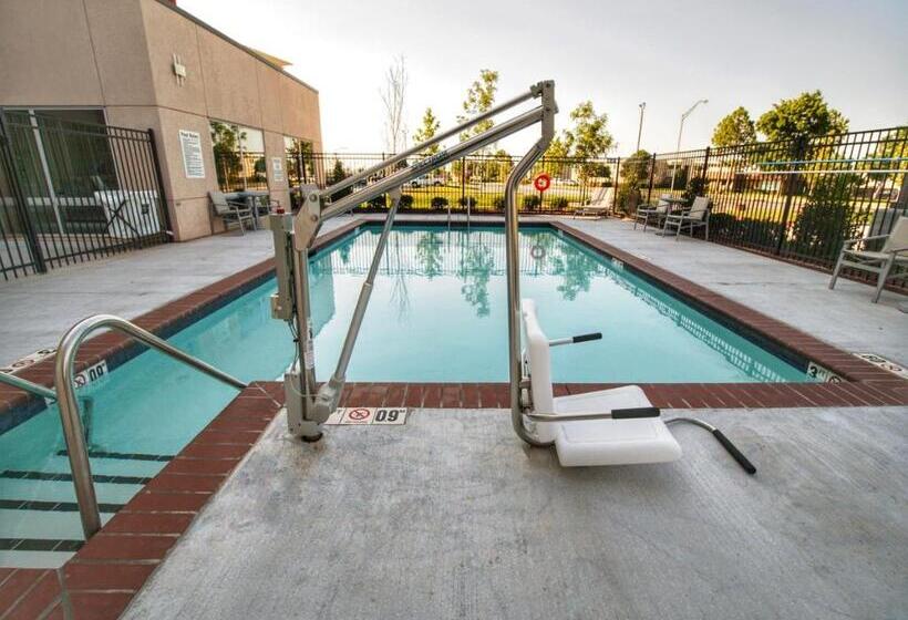 فندق Holiday Inn Express & Suites Moore, An Ihg